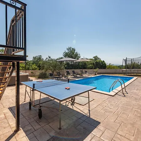 Tatil Evi New! Tina With Pool Sikovo