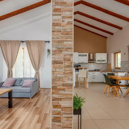 Tatil Evi New! Tina With Pool Sikovo