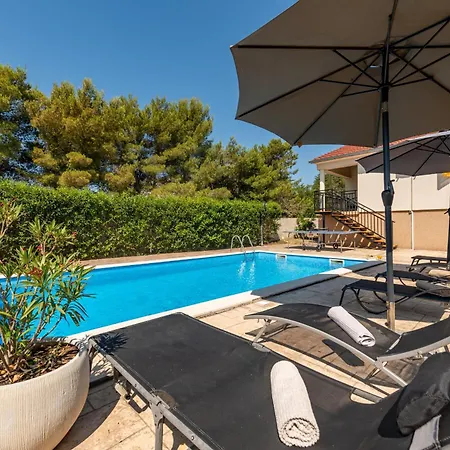 New! Tina With Pool Tatil Evi