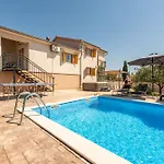 New! Tina With Pool Ferienhaus Sikovo